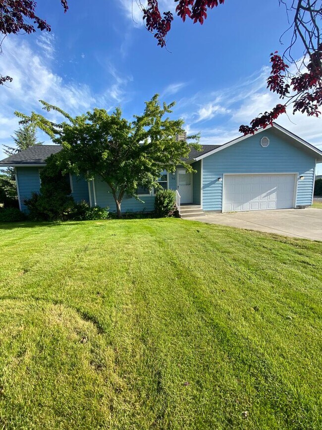 Building Photo - LACEY AVENUE HOME WITH SHOP (APP#141)