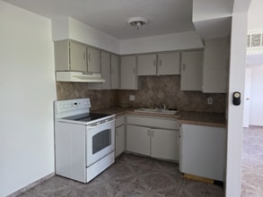 Building Photo - 575 S Royal Crest Cir