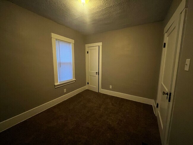 Building Photo - 2506 Clara Ave