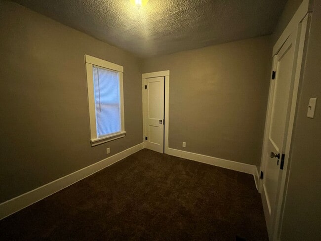 Foto del edificio - 2506 Clara Ave