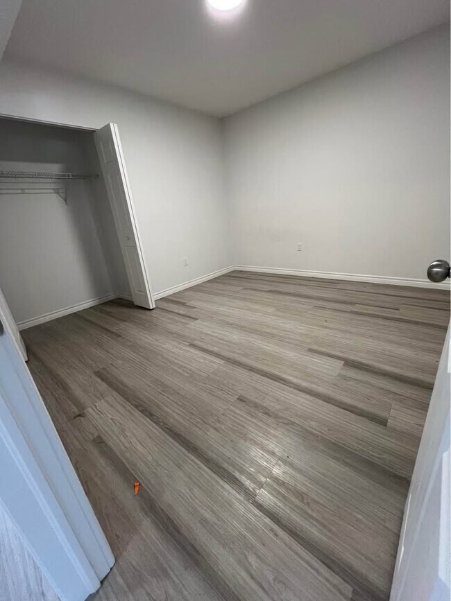 Building Photo - 3250 River St