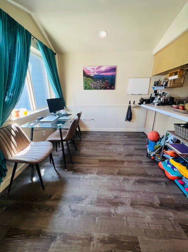Building Photo - Midtown one bedroom condo