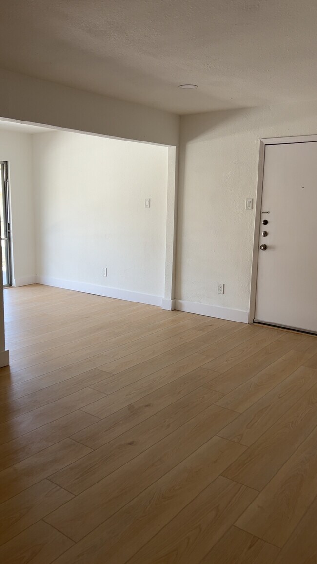 Dining area - 4664 Matilda St