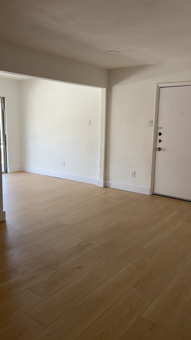 Dining area - 4664 Matilda St
