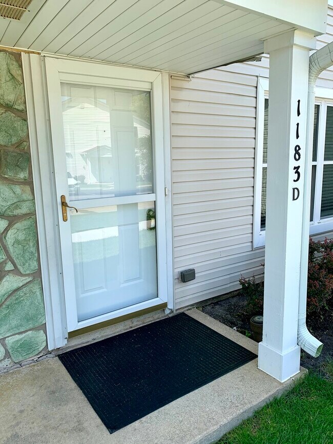 Foto del edificio - 1183 Azalea Ln