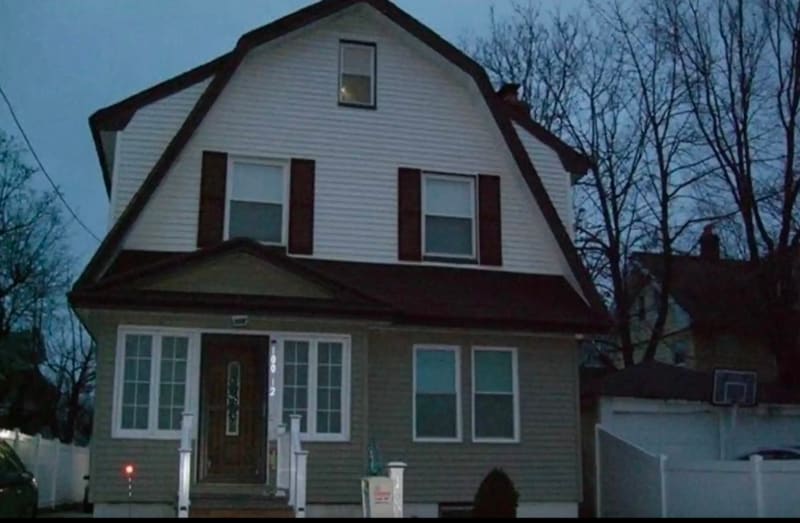 Photo - 100-12-100196 196th St (Queens, NY)