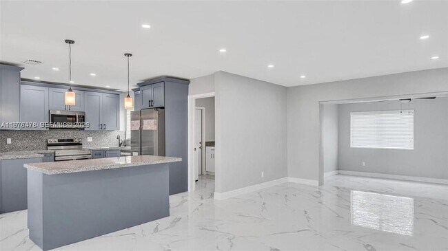 Foto del edificio - 1120 NW 184th Dr