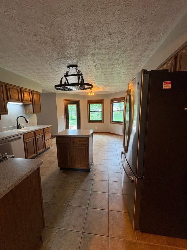 Building Photo - Beautiful Tri-level Home in Centerville