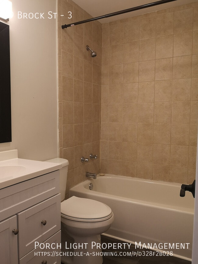Building Photo - Renovated Two Bedroom in AMAZING Port Dalh...