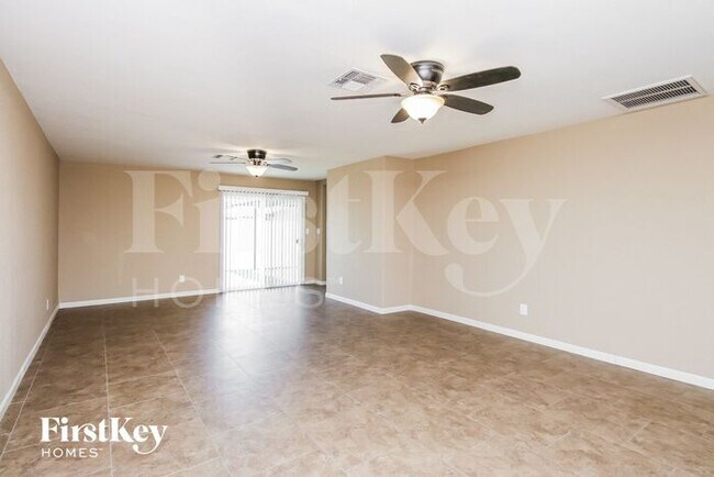 Building Photo - 4716 S Kenwood Ln