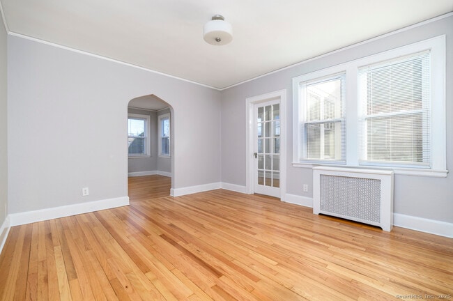 Foto del edificio - 58 Mayflower Ave