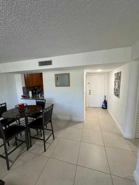 Living/dinning room - 8400 SW 133rd Avenue Rd