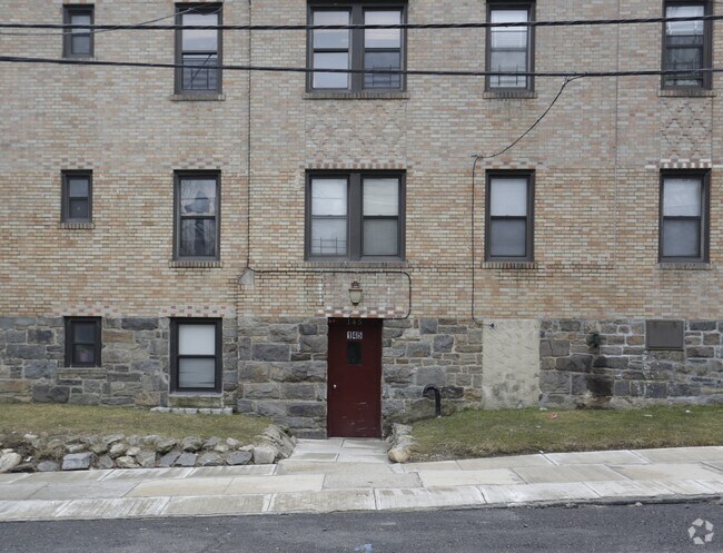 Building Photo - 145 Franklin Ave