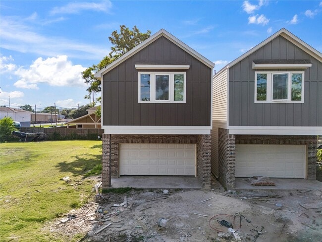 Building Photo - 1504 Hussion St