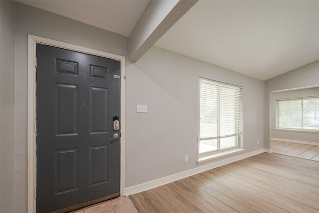 Foto del edificio - 10190 Dogwood Lp