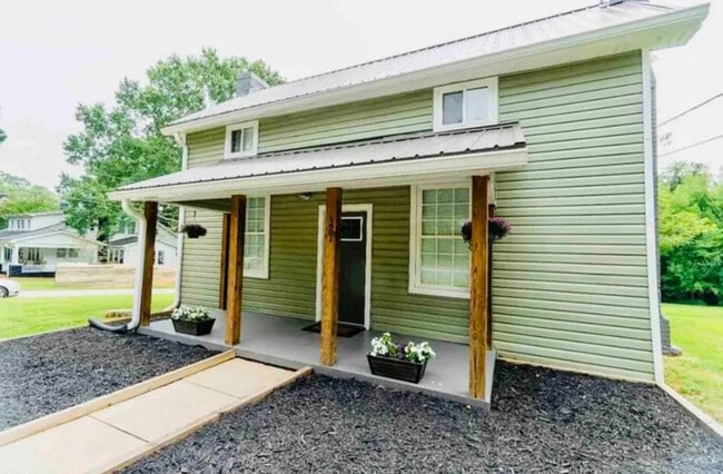 Building Photo - 527 S Hamilton St