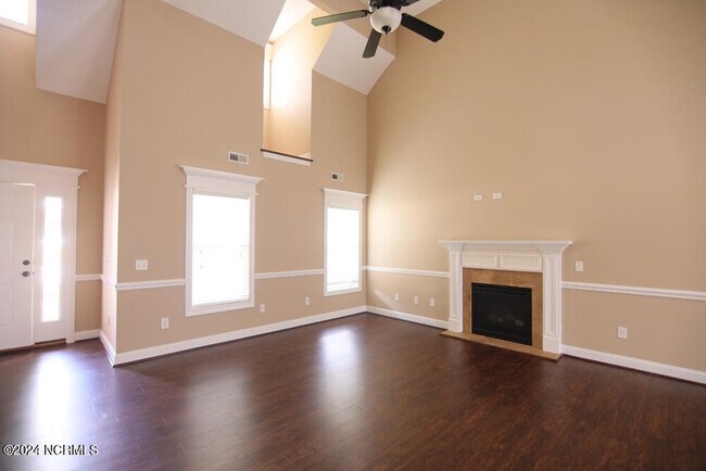 Foto del edificio - 2301 Great Laurel Ct