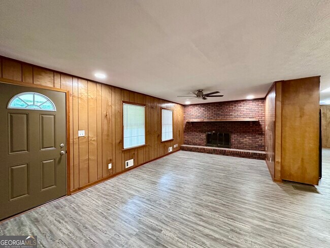 Foto del edificio - 5506 Woodland Dr