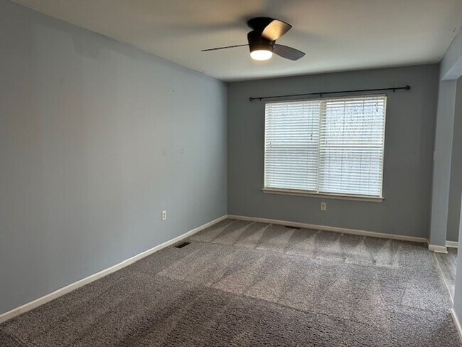 Foto del edificio - 6402 Creekbend Dr