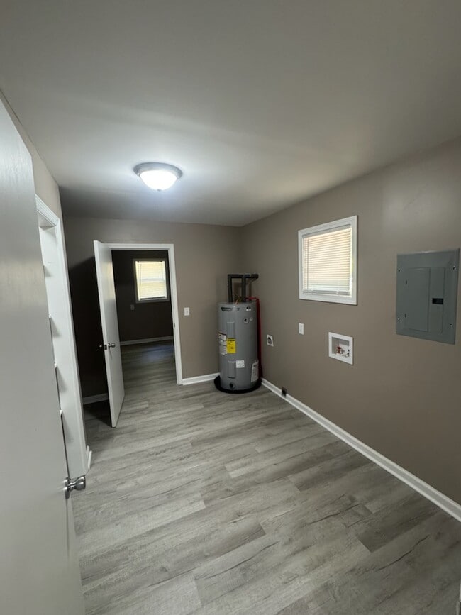 Building Photo - 427 Dixie Dr