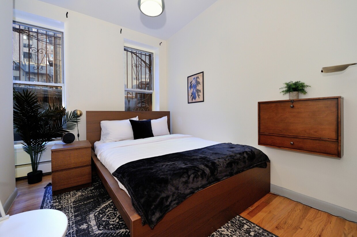 Foto principal - 356 W 37th St