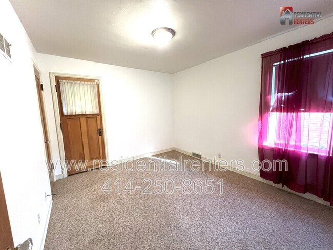 Building Photo - 5538 W Auer Avenue