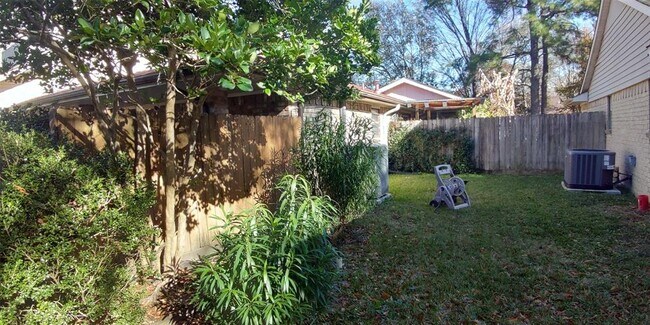 Foto del edificio - 15727 Fern Basin Dr