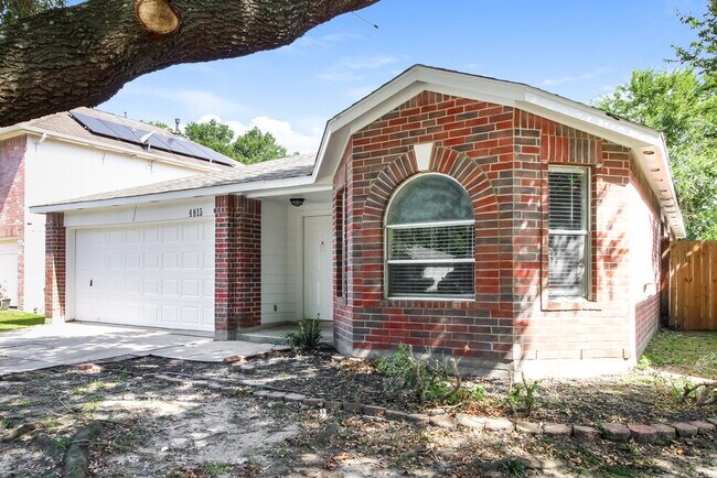 Foto del edificio - 4815 Gypsy Forest Dr