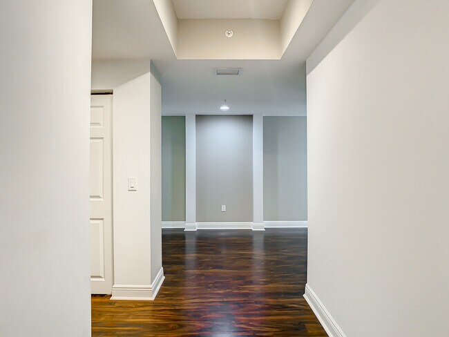 Entrance hall - 800 N TAMIAMI Trl
