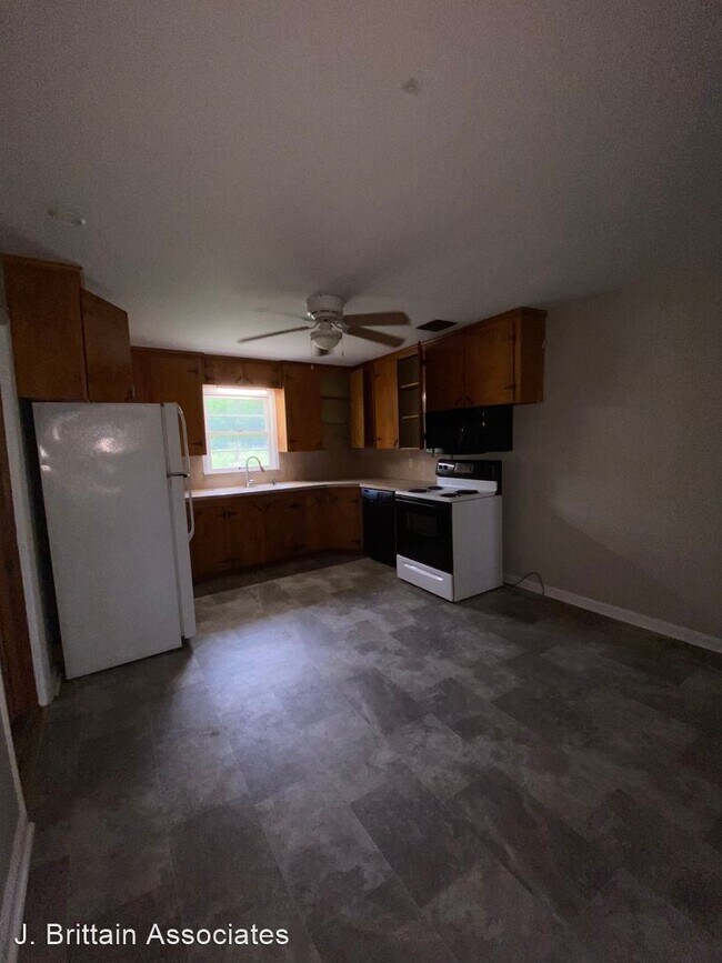 Building Photo - 3 br, 1.5 bath House - 808 12th Avenue