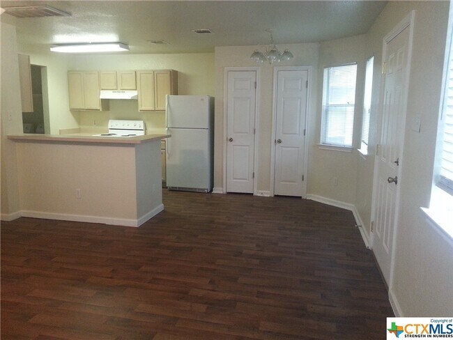 Building Photo - 899 Sagewood Trail