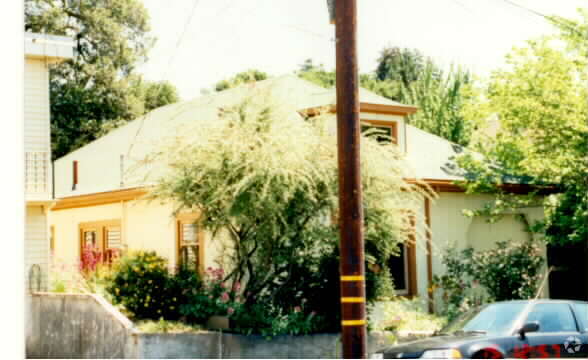 Building Photo - 16 Grove St