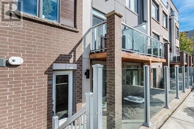 Photo du bâtiment - 3058 Sixth Line