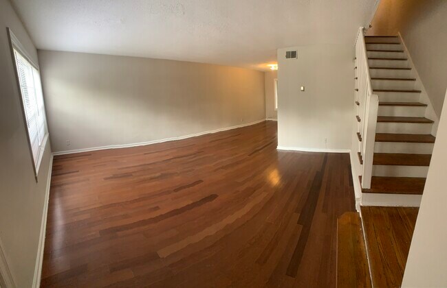 Foto del edificio - 1670 Valley Ave