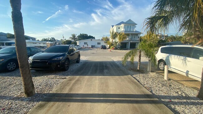 Driveway - 140 Grant Dr