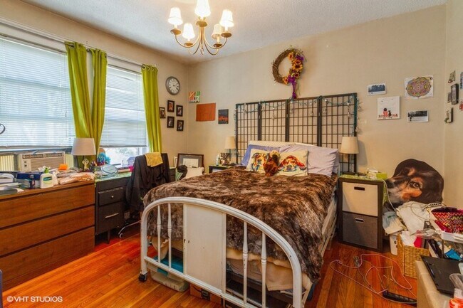 Foto del edificio - Brighton Renovated 3 Bed Condo – Heat & Hot Water Included – 9/1