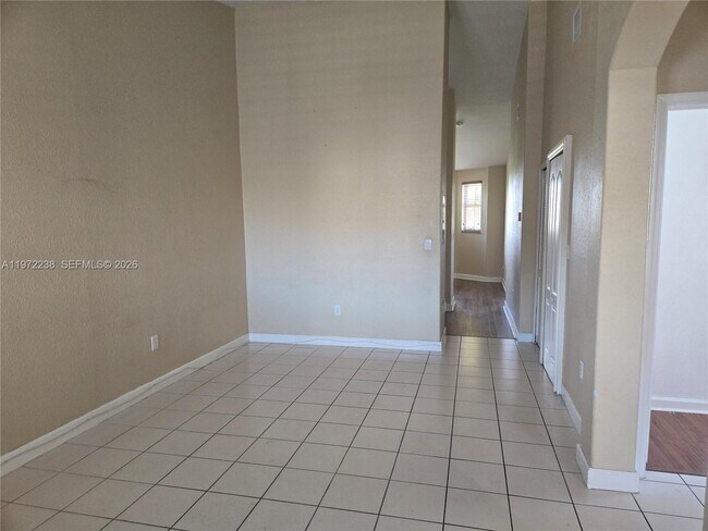 Foto del edificio - 1677 SE 27th Ct