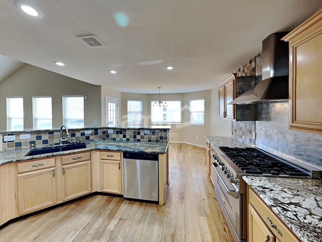 Building Photo - 2320 S Gibralter Way