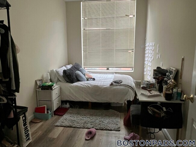 Building Photo - 81 Essex St