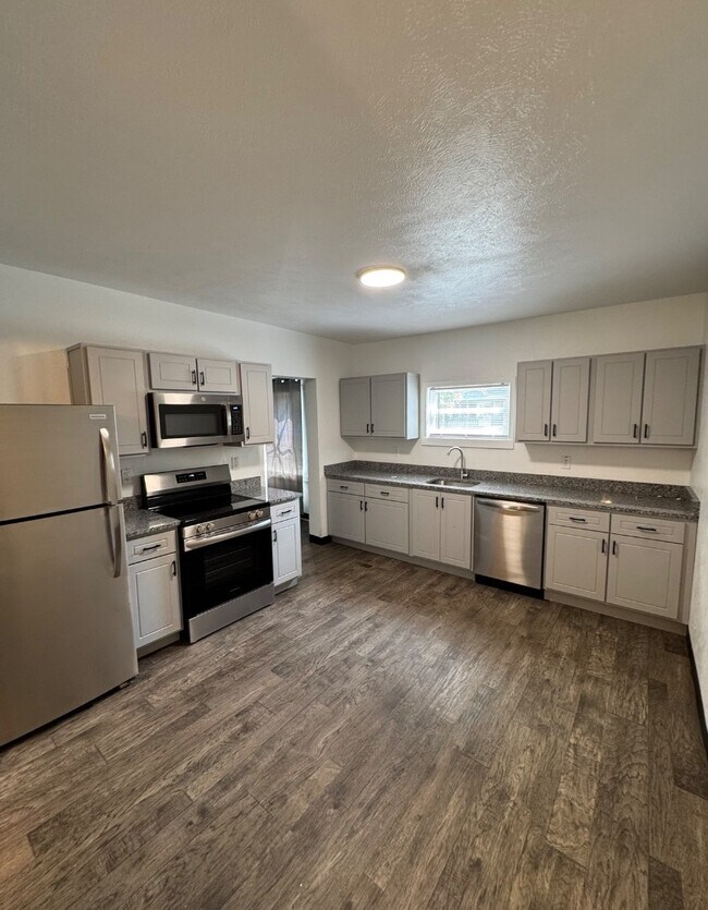 Building Photo - 601 W Wolf Ave