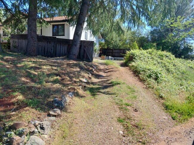 Foto del edificio - 3838 Los Santos Dr