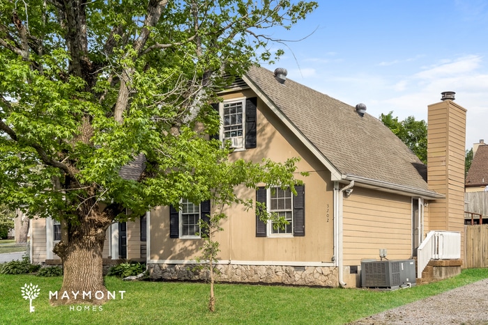 Building Photo - 3202 Lakeford Dr