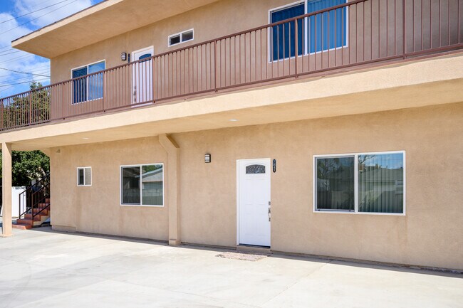 Foto del edificio - 7837 Wilkinson Ave
