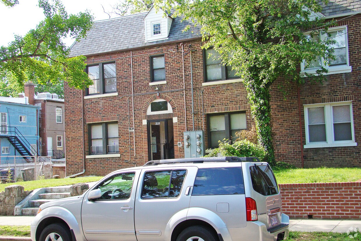 Building Photo - 310 DELAFIELD Pl NW