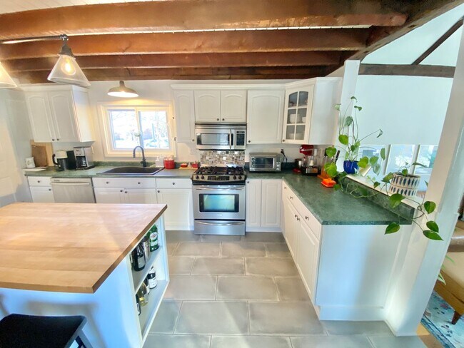 Foto del edificio - 3 Bedroom House Colchester Available 8/15