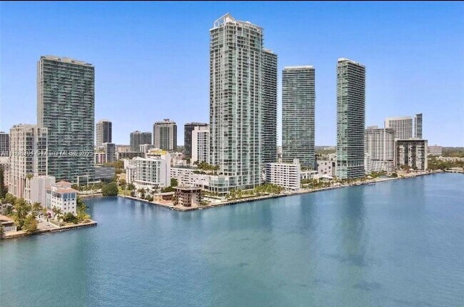 Foto del edificio - 460 NE 28th St