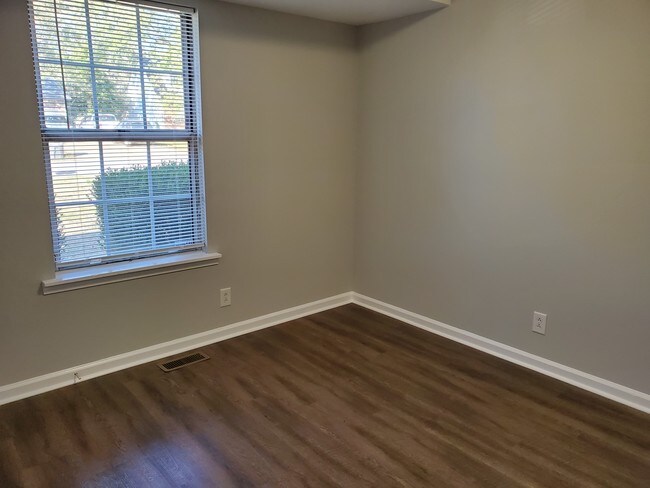 Foto del edificio - 634 R S Bradley Blvd