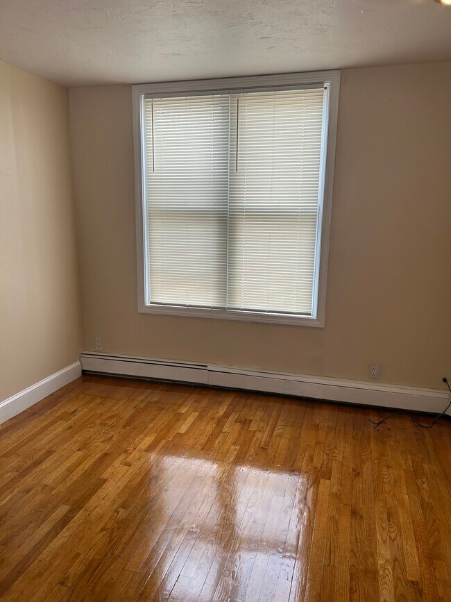Building Photo - 98 Kirtland St