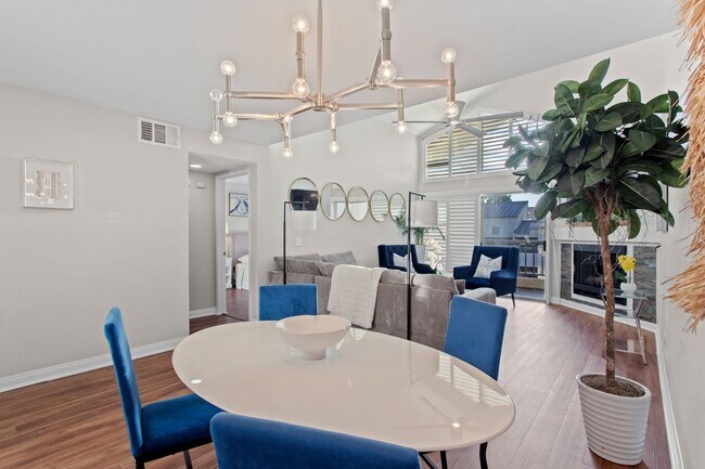 Foto del edificio - Fully Furnished 2-Bedroom Condo with Balcony – The Met, Woodland Hills