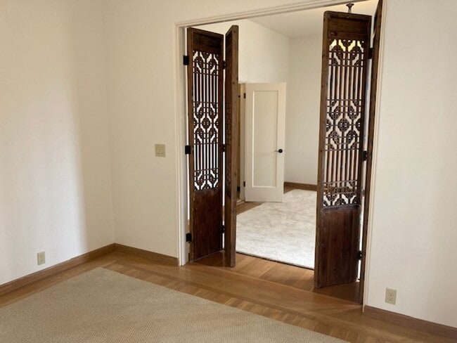 Foto del edificio - Cortes Street (680) - The Historical GT Ma...